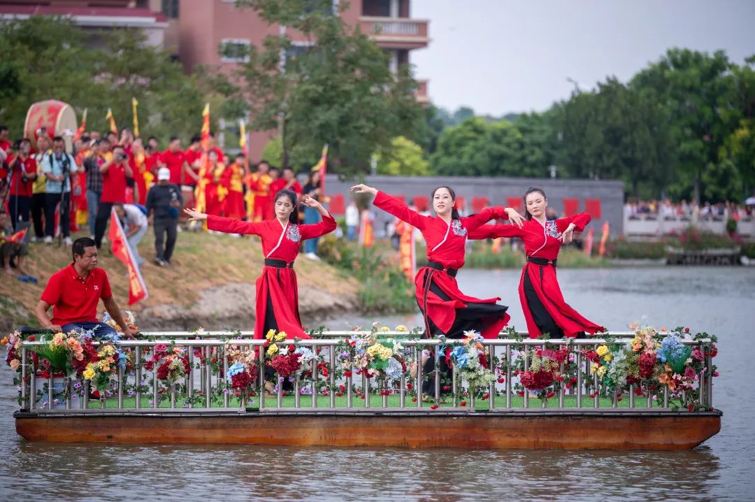 燃动金秋 | 草艇竞渡，夺人风采彰显非遗文化瑰宝之韵(图8)